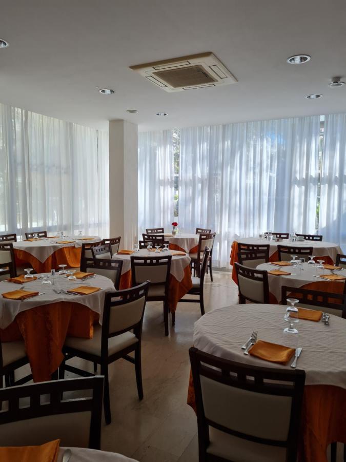 Hotel Marconi Miramare リミニ エクステリア 写真