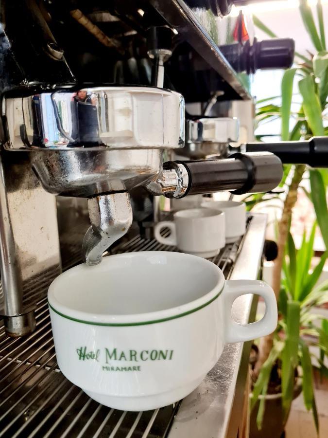 Hotel Marconi Miramare リミニ エクステリア 写真
