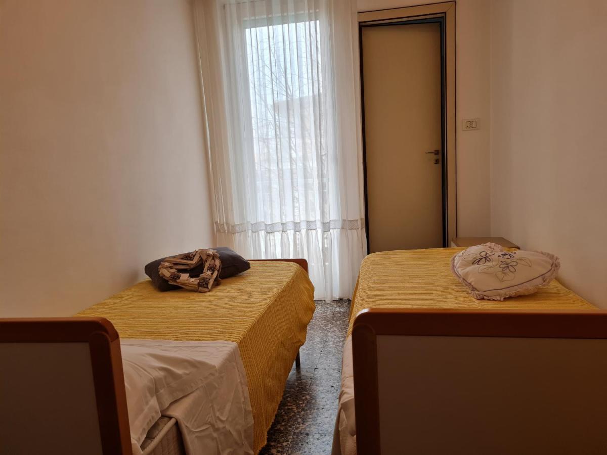 Hotel Marconi Miramare リミニ エクステリア 写真