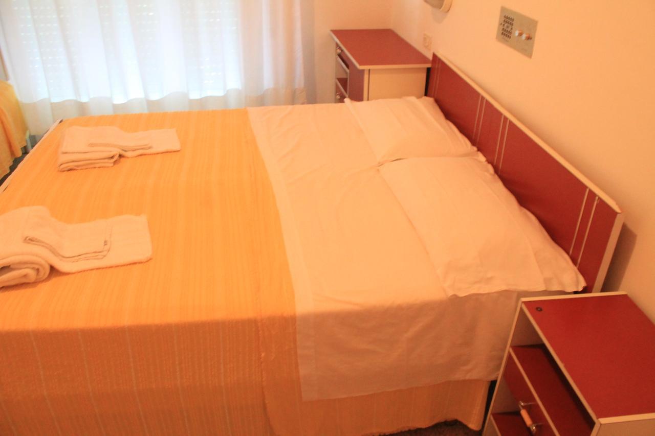 Hotel Marconi Miramare リミニ エクステリア 写真