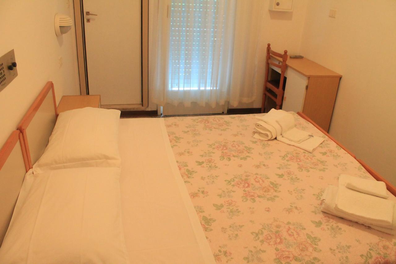 Hotel Marconi Miramare リミニ エクステリア 写真